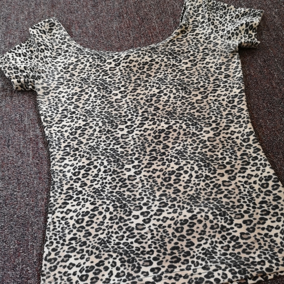 🔵 3/$30 Cheetah Print Women's Shirt - Picture 5 of 11